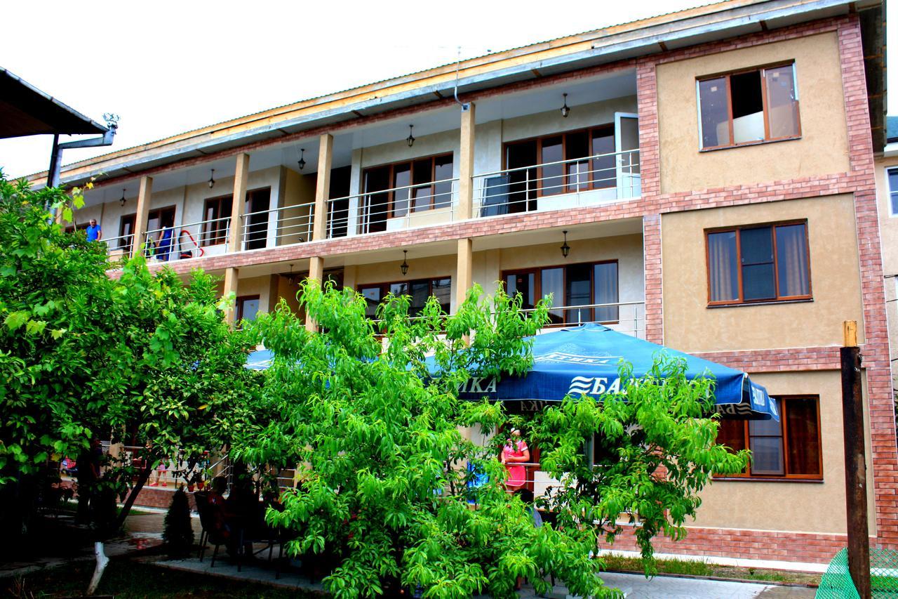 Runo Guest House Gagra Exterior photo
